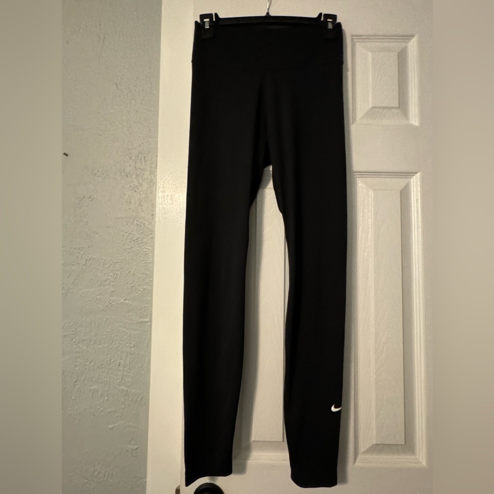 Nike dry fit leggings size small.